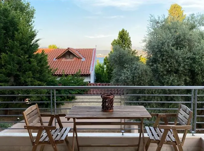 Seaside One-Bedroom On Chalkis