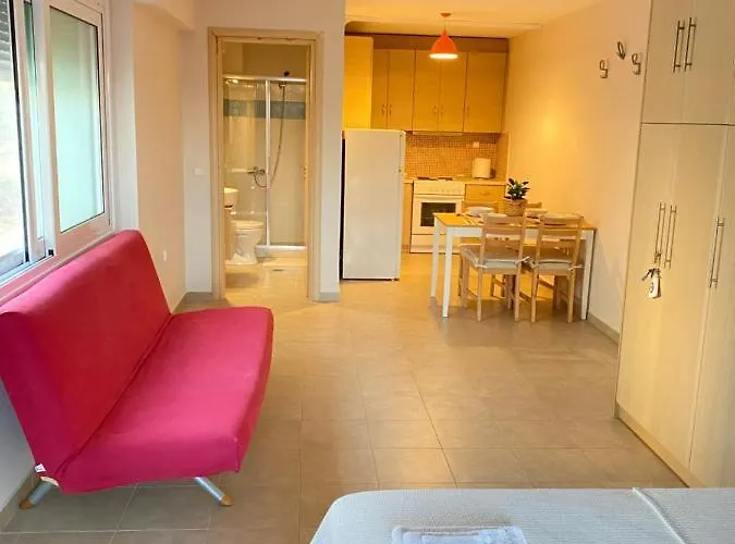 Seaside One-Bedroom On Chalkis